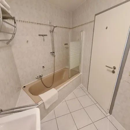 Grosse Ferienwohnung Naehe Flughafen Koeln Bonn Troisdorf Exterior photo