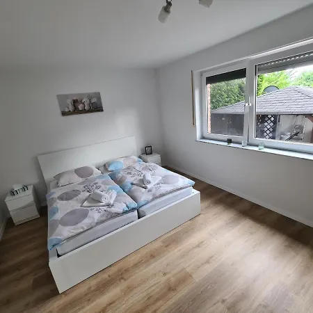 Grosse Ferienwohnung Naehe Flughafen Koeln Bonn Troisdorf Exterior photo